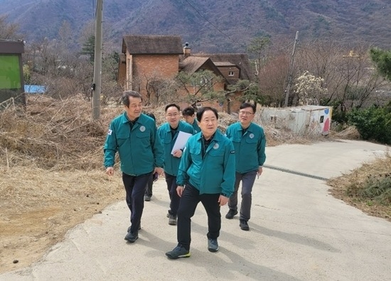 (0331)[산림녹지과]주광덕 남양주시장, 예봉산·천마산 등 산불 대응 현장 점검 나서(사진1).jpg