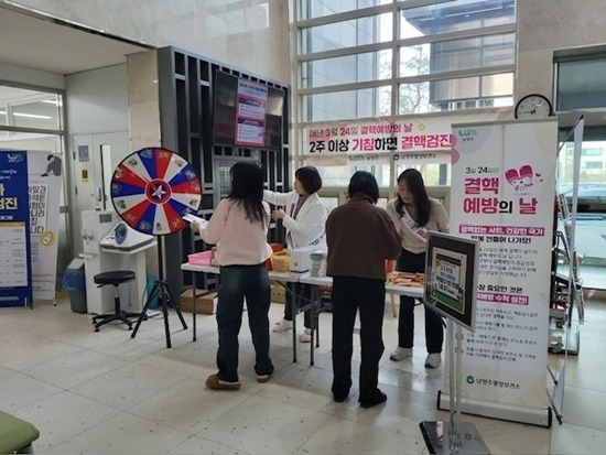 (0331)[풍양 보건행정과]남양주풍양보건소, 제15회 결핵예방의 날 맞아 시민 캠페인 전개(사진3. 읍면동사무소 내 캠페인).jpg