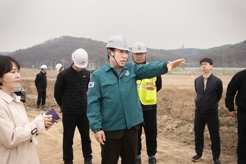 (사진1)조성대 남양주시의회 의장, 왕숙신도시 조성 공사현장 점검.jpg