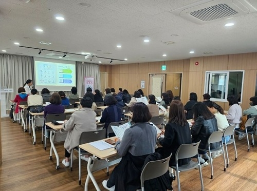 (0403)[치매건강과]남양주보건소 치매안심센터, 노인돌봄 생활지원사 대상 치매예방교육 진행(사진).JPG