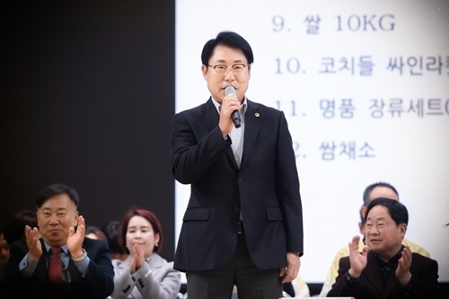 (사진1)남양주시의회, 제9회 남양주배드민턴협회장기 대회 및 15대 협회장 취임식 참석.jpg