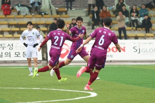 (0407)[체육과]남양주시민축구단, K4리그 무패 질주로 선두 유지(사진).jpg