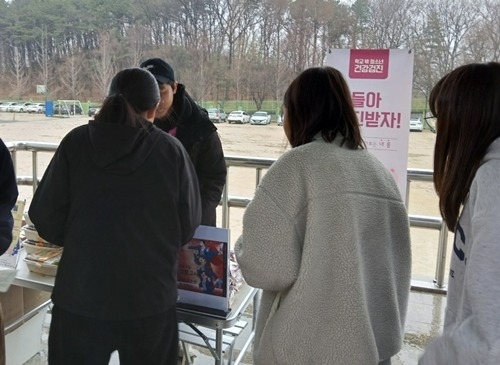 (0408)[청년정책과]남양주시, 검정고시 현장 찾아 학교 밖 청소년 응원(사진).jpg