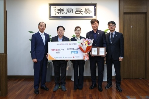 (0410)[건축과]남양주시, ‘평온한 기부’ 32호 가입식 개최…(주)선건축사사무소 1억 원 기부 약정(사진2).jpg