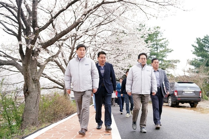 광주시 남종면, ‘정암천 벚꽃길 함께 걷는 봄날’ 행사 성황리 개최 (2).jpg