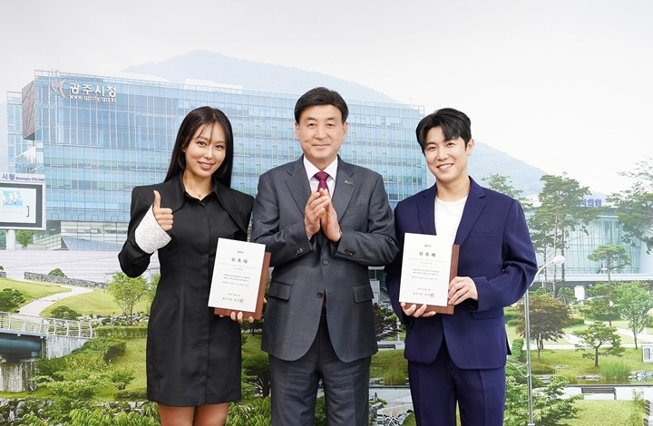 가수 박혜신·마커스강, 광주시 홍보대사로 위촉 (2).jpg