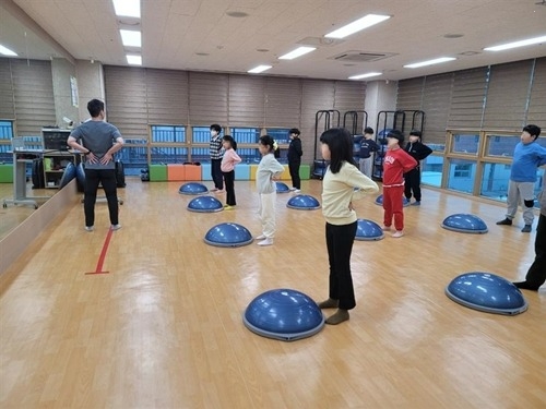 (0422)[남양주 건강증진과]남양주시, 4월 28일부터 초등학생 척추측만증 조기검진 실시(사진).jpg