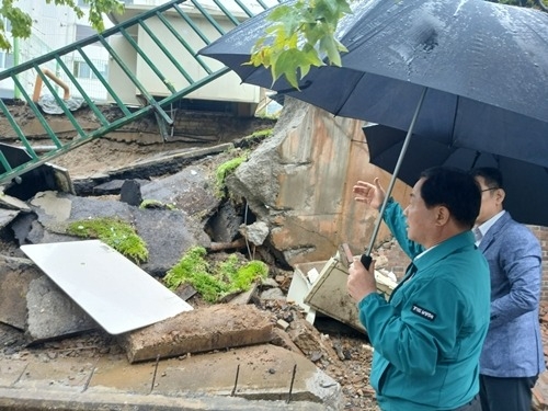 (0423)[시민안전관]남양주시, 옹벽 붕괴 사고 긴급 대응…이재민 보호 및 예비비 투입 긴급복구 총력(사진1).jpeg