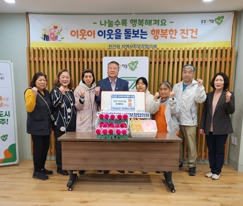 (0425)[진건읍]남양주시 진건읍 늘품, 발달장애인 손길로 만든 ‘사랑의 카네이션’ 전달(사진).jpg