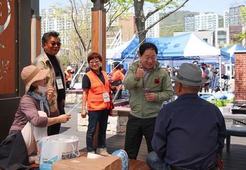 (0428)[자원순환과]온 가족이 함께하는 친환경 나눔장터 ‘남양주 점프벼룩시장 호평동 권역장’ 성료(사진1).JPG