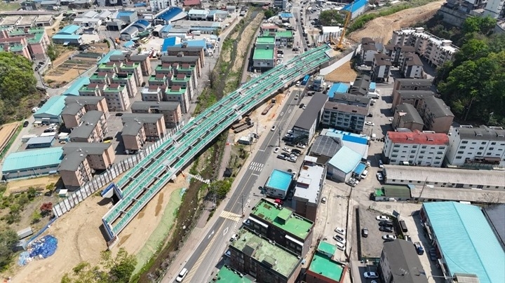 광주시, 성남~광주간 도로 확포장 공사 2공구 교량 거더 거치 작업 완료.jpeg