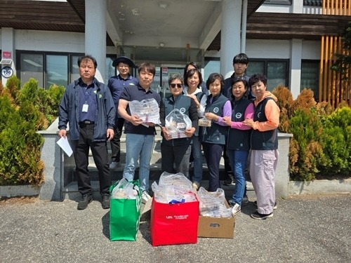 (0429)[조안면]남양주시 조안면 주민자치위원회, 가정의 달 맞아 ‘사랑의 빵 나눔’ 봉사(사진2).jpg
