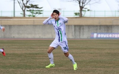 (0331)[체육과]남양주시민축구단, K4리그 무패 행진 이어 나가(홍동관 세리머니).jpg width: 100%; height : 150px