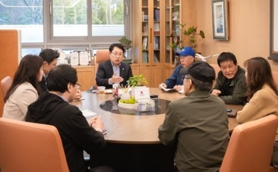 (사진2)조성대 남양주시의회 의장, 남양주시 게이트볼협회 조안지부 임원진과 간담회 개최.jpg width: 100%; height : 150px