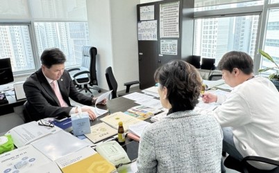 250408 윤태길 의원, 경로당은 지역의 역사... 건강·여가·돌봄 아우르는 공간으로 전환해야.jpg width: 100%; height : 150px