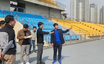 [보도사진01]하남시의회 정병용 부의장, 시민 안전 최우선...공공체육시설 전면 점검에 나서다.jpeg width: 100%; height : 150px