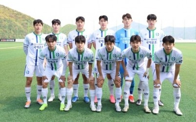 (0414)[체육과]파죽지세 남양주시민축구단, 6경기 무패행진 달성(선수단 사진).jpg width: 100%; height : 150px