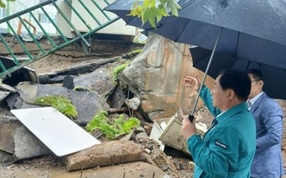 (0423)[시민안전관]남양주시, 옹벽 붕괴 사고 긴급 대응…이재민 보호 및 예비비 투입 긴급복구 총력(사진1).jpeg width: 100%; height : 150px