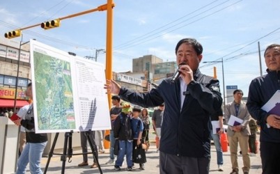 (0423)[도로건설과]주광덕 남양주시장, 주민들과 퇴계원 도로 확장공사 현장 점검 나서(사진1).jpg width: 100%; height : 150px
