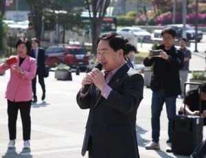 (0430)[장애인복지과]KD운송그룹과 함께하는 ‘장애인 행복 나들이’ 행사 성황리 마쳐(사진1).jpg