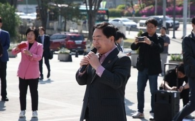 (0430)[장애인복지과]KD운송그룹과 함께하는 ‘장애인 행복 나들이’ 행사 성황리 마쳐(사진1).jpg width: 100%; height : 150px