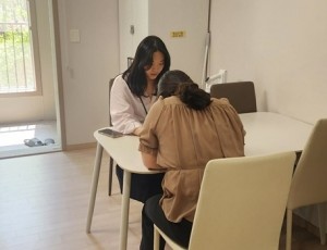 (0430)[치매건강과]남양주시정신건강복지센터, GH 입주민 대상 ‘찾아가는 정신건강상담’ 실시(사진).jpg