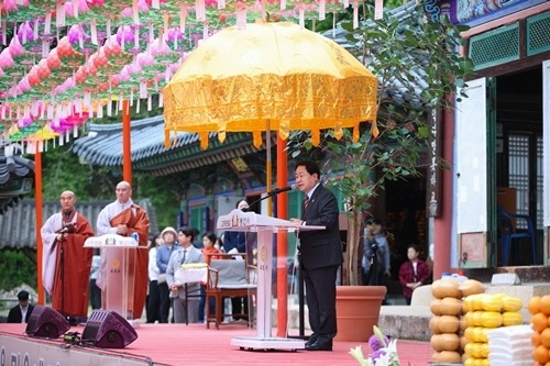 (0507)[문화관광과]주광덕 남양주시장, 봉선사 봉축법요식 참석… “세상에 평안을, 마음에 자비를” 함께 염원(사진3).jpg