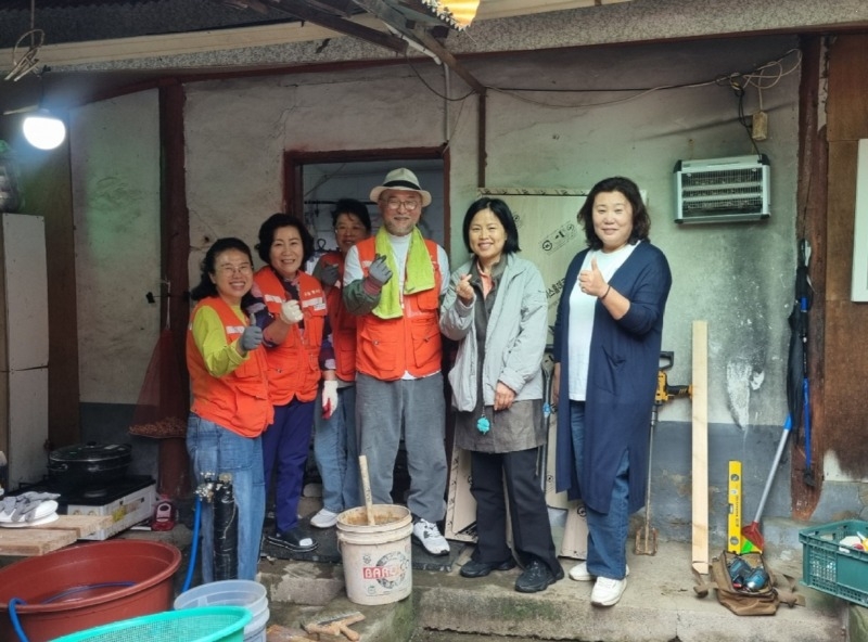 (0520)[수동면]남양주시 수동면, 온돌봉사단과 함께 취약계층 주거환경 개선(사진1).jpg