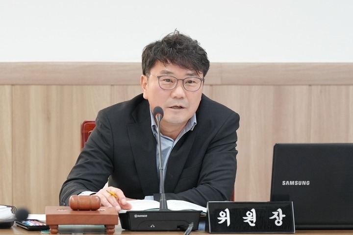 [사진자료] 2024회계연도 결산검사 대표위원인 하남시의회 최훈종 도시건설위원회 위원장(사진_하남시의회 제공) .jpg