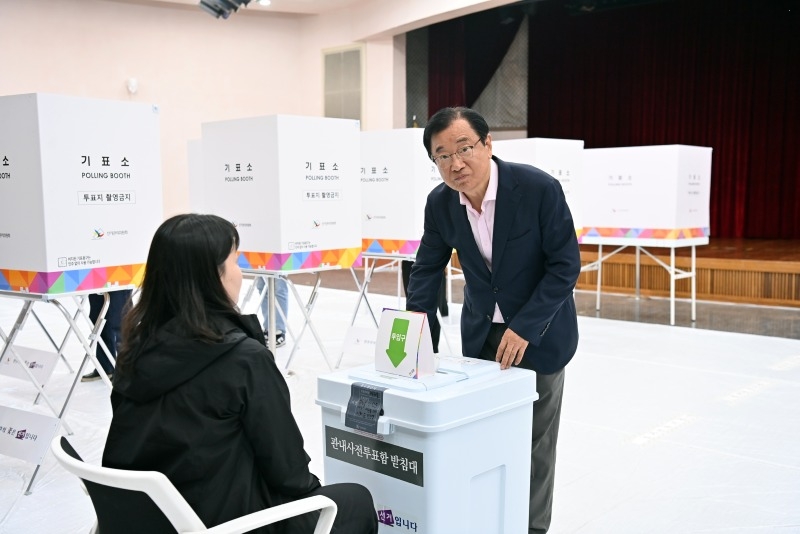 (사진)이현재 하남시장, 제21대 대선 사전투표… “소중한 한 표 꼭 행사하세요”.jpg