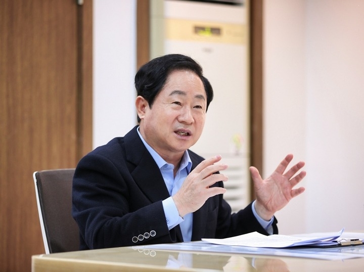 (0530)[환경정책과]남양주시, 2035 환경계획 수립…‘미래형 에코시티 조성 나선다’(주광덕 남양주시장 1).JPG