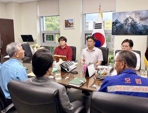 간담회 사진 복사.jpg