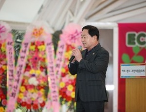 (0507)[자원순환과]남양주시 별내면 어르신 큰 잔치에 1,300여 명 참여… 어버이날 맞아 세대 간 정 나눠(사진1.주광덕 남양주시장).JPG