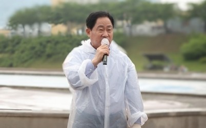 (0516)[농생명정책과]생태도시 남양주, 생활개선회 주도 EM 흙공 던지기 행사로 왕숙천 수질 정화 앞장(사진1).jpg width: 100%; height : 150px