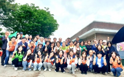 (0520)[와부읍]자원봉사자와 함께한 따뜻한 나눔…와부읍 ‘안나의 집’ 효 잔치 열려(사진).jpg width: 100%; height : 150px
