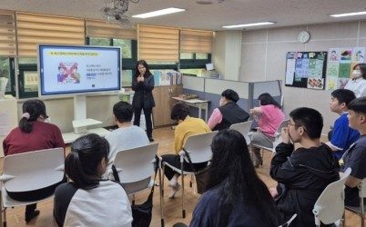(0521)[장애인복지과]남양주시장애인복지관, 발달장애인 대상 ‘찾아가는 미디어 교육’ 운영(사진).jpg width: 100%; height : 150px