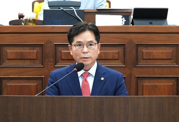 [사진자료] 하남시의회 금광연 의장, ‘미사경정장 부지 반환 촉구 건의안’ 제안설명(사진_하남시의회 제공).jpg