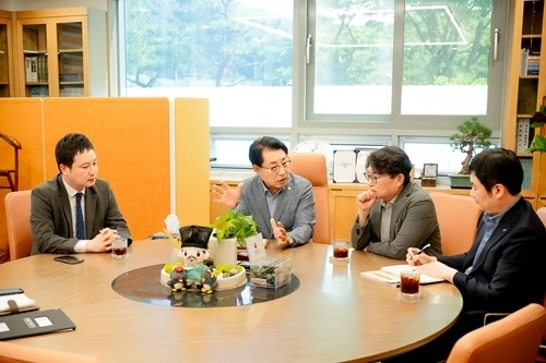 (사진1)남양주시의회, LH 관계자와 3기 신도시 현안사항 논의.jpg