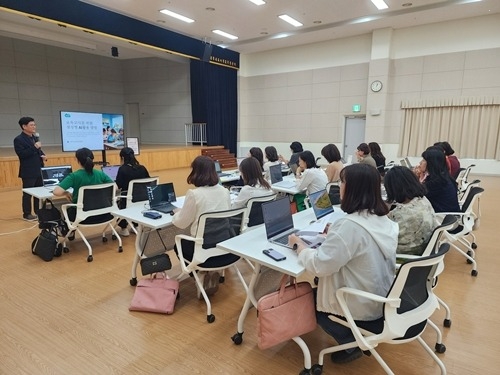 (0605)[보육정책과]남양주시, 보육교직원 대상 ‘미디어스쿨’ 생성형 AI 교육 진행(사진).jpg