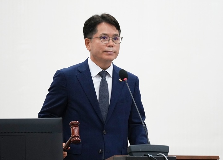 [사진자료] 하남시의회 6월 13일 제340회 제1차 정례회 제2차 본회의를 진행하고 있는 금광연 의장. (사진_하남시의회 제공).jpg
