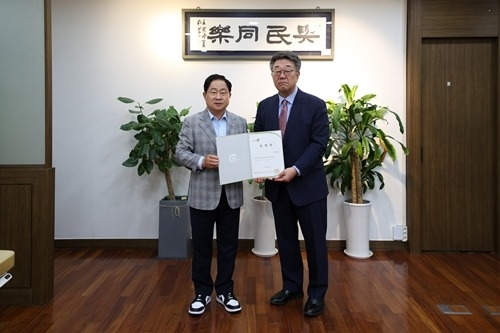 (0626)[정책기획과]남양주시정연구원, 초대 원장 임명장 수여식 개최(사진).jpg