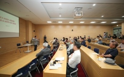 (0605)[정책기획과]다산의 지혜로 시민과 소통…남양주시, 여유당시민대학 수료 기념 정담회 가져(사진3).JPG width: 100%; height : 150px