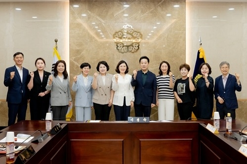 (사진1)남양주시의회 복지환경위원회, 남양주시약사회와 간담회 개최.jpg