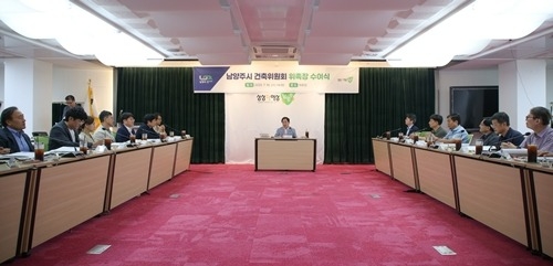 (07016)[건축과]남양주시, 건축위원회 위촉장 수여식 개최(사진1).JPG