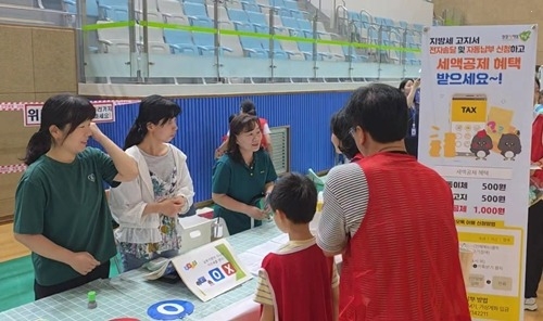 (0721)[세정과] 시민 곁으로 더 가까이 남양주시, 인구의 날 행사서 지방세 홍보(사진1).jpg