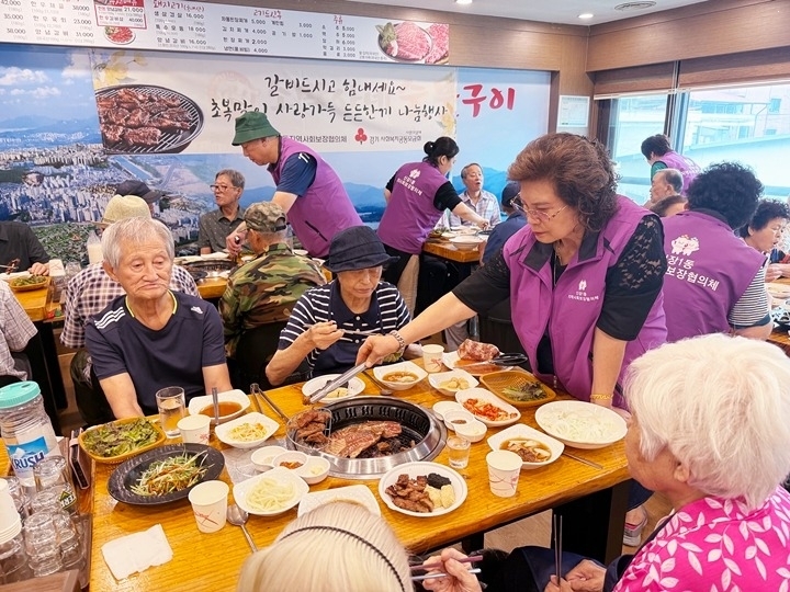 [전달보도자료]신장1동 취약계층 어르신들을 위한 든든한 한끼 나눔.jpg