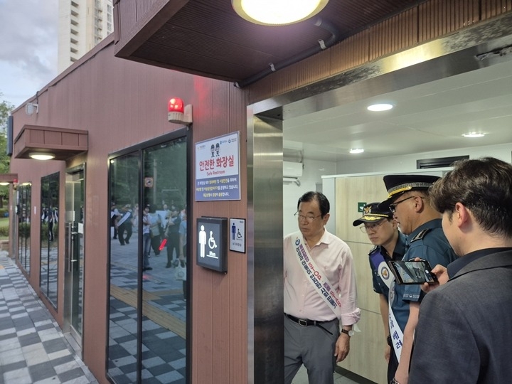 (사진2)하남시, 미사역 일대서 성범죄 예방 민·관·경 합동순찰 실시.jpg