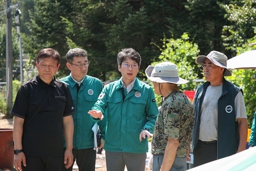 (0725)[시민안전관]남양주시 부시장, 진접읍 호우 피해 복구현장 3곳 방문(능내마을).JPG