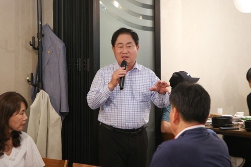 (0730)[자원순환과]주광덕 남양주시장, 4년째 환경미화원 초청해 노고 격려(사진1).JPG