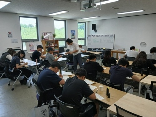 (0808)[청년정책과]남양주시 학교밖청소년지원센터와 함께 멘토링으로 검정고시 합격… 검정고시, 혼자 준비하지 않아요!(사진).jpg